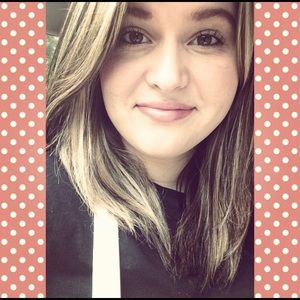 Meet your Posher, Emilee